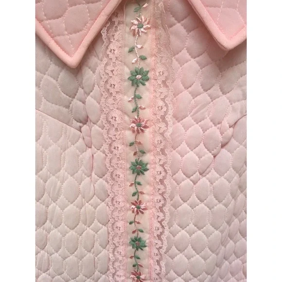 Vintage 60's Pink Quilted Floral Embroidered  Robe Housecoat Size 12 202 - Picture 3 of 7